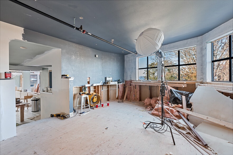 More Photos Of 105 1st St, Langley Storefront Retail Residential For Sale