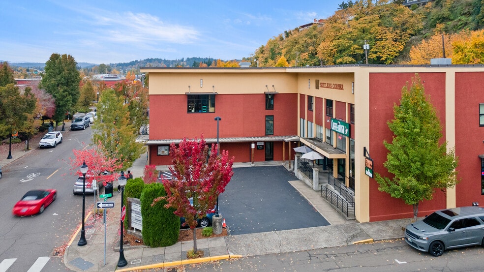 More Photos Of 900 Main St, Oregon City Storefront Retail Office For Lease