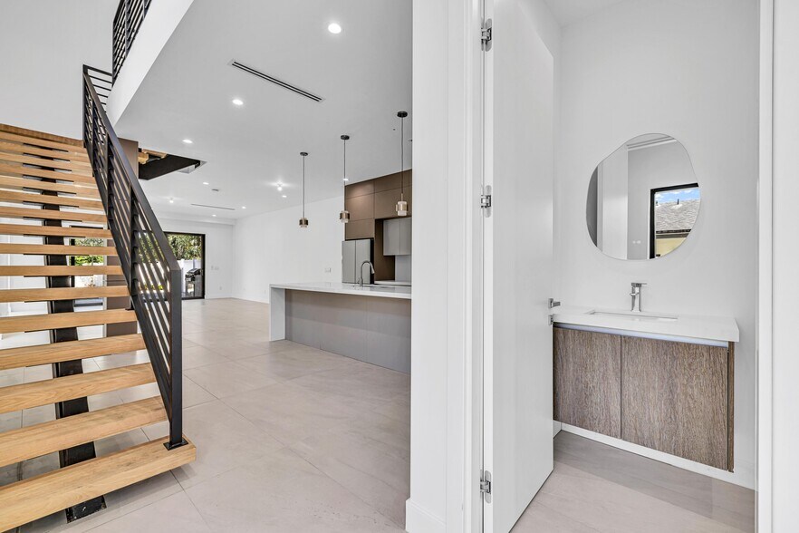 More Photos Of 1233 NE 12th Ave, Fort Lauderdale Apartments For Sale
