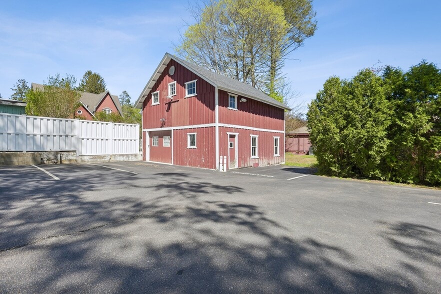 More Photos Of 65 Sachem St, Norwich Medical For Sale