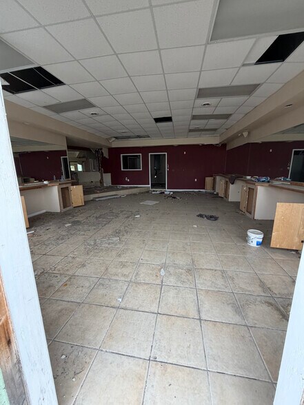 More Photos Of 3102 Martin Luther King Ave, Flint General Retail For Sale