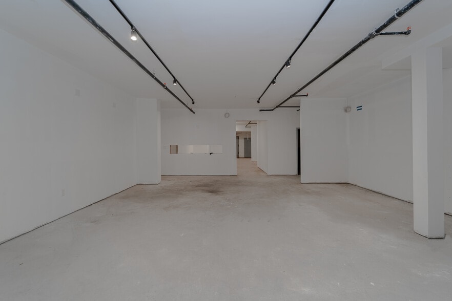 More Photos Of 131 W 14th St, New York Storefront Retail Residential For Lease