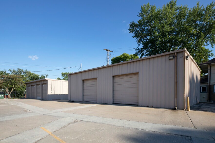 More Photos Of 101 W Linwood Blvd, Kansas City Office Residential For Sale