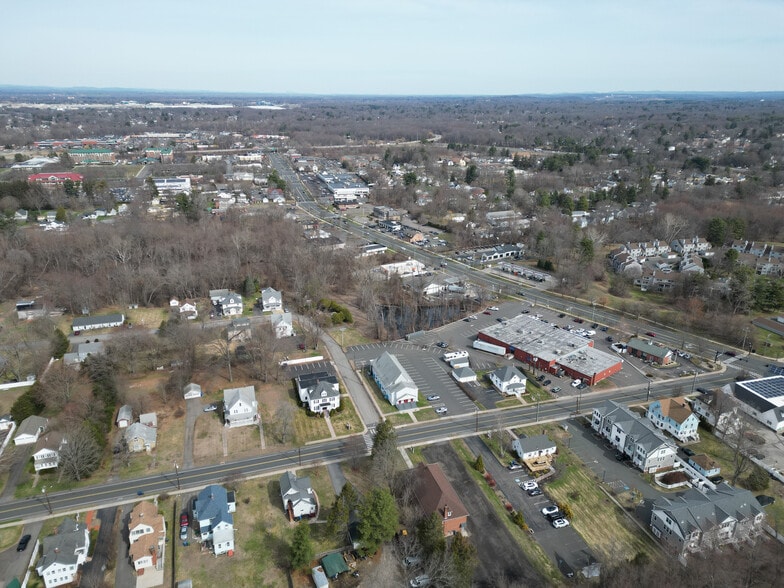 More Photos Of 43 Naubuc Ave, Glastonbury Flex For Sale