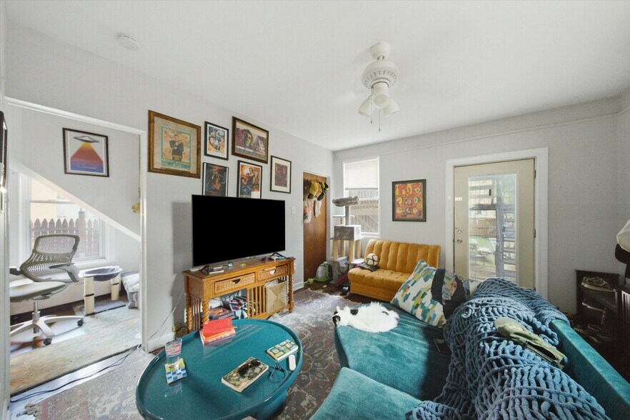 More Photos Of 905 W Fletcher St, Chicago Apartments For Sale
