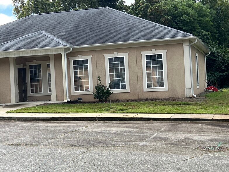 More Photos Of 2290 Premier Park Ln, Winston-Salem Land For Lease