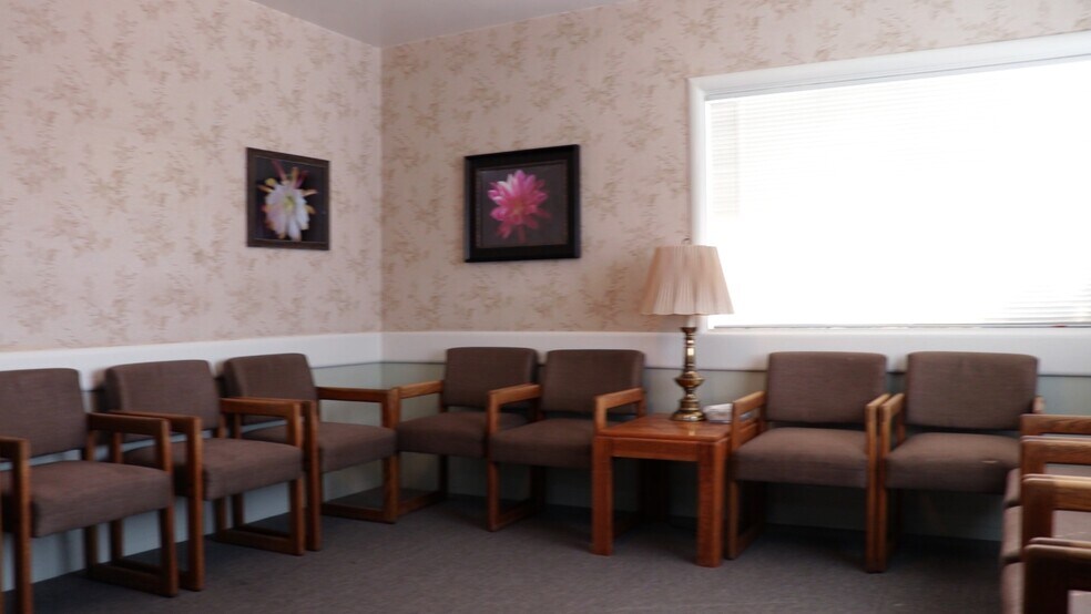 More Photos Of 403 N L St, Dinuba Medical For Lease