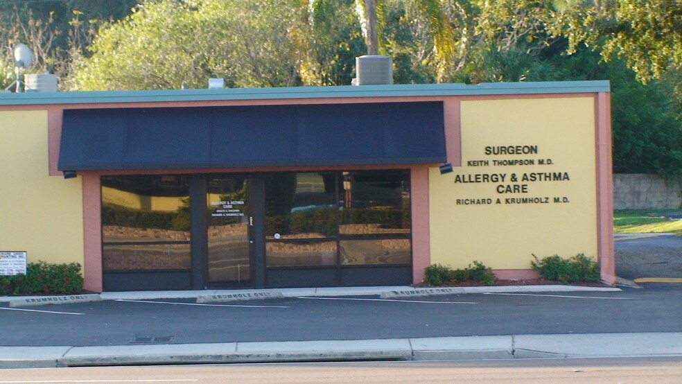 More Photos Of 2344 Bee Ridge Rd, Sarasota Office For Sale