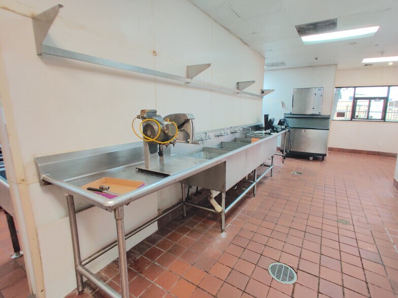 More Photos Of 17721 NW 27th Ave, Miami Gardens Restaurant For Lease