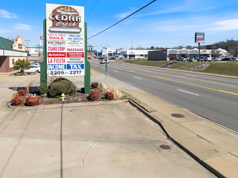 More Photos Of 2215 Fayetteville Rd, Van Buren Unknown For Lease