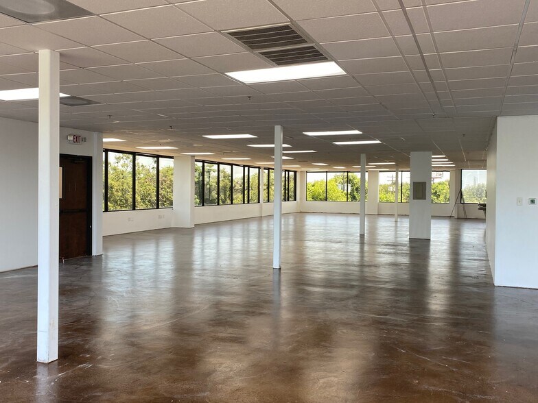 More Photos Of 600 N Bell Blvd, Cedar Park Medical For Lease
