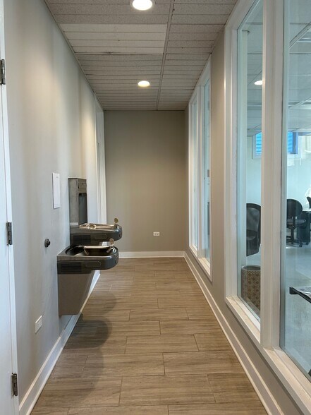 More Photos Of 3500 Western Ave, Highland Park Loft Creative Space For Lease