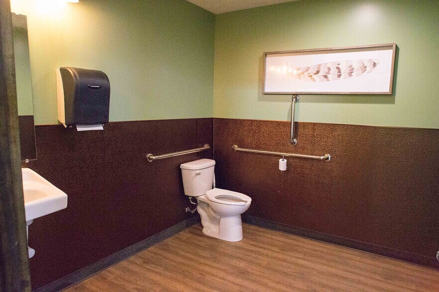 More Photos Of 1325 E Airport Rd, Grand Island Storefront Retail Office For Sale