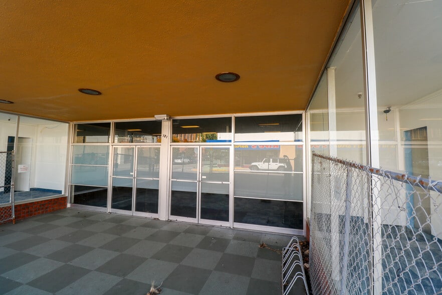 More Photos Of 181 Anderson Ave, Coos Bay Department Store For Sale