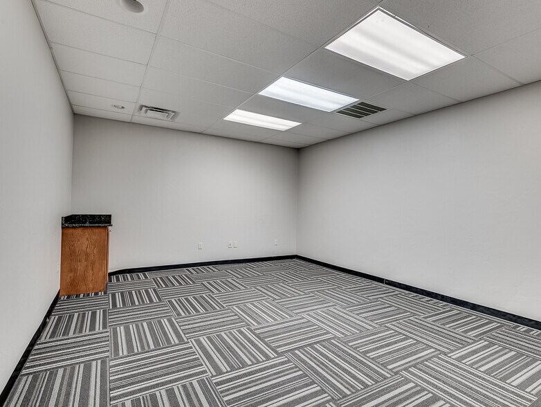 More Photos Of 17311 NE 23rd St, Choctaw Office For Sale