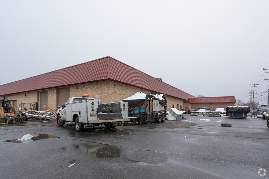 More Photos Of 3319-3369 Hollins Ferry Rd, Lansdowne Industrial For Sale