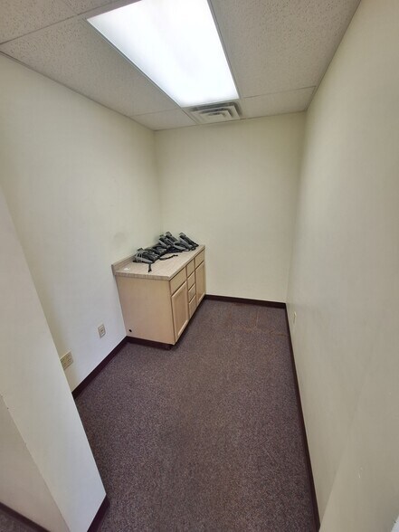 More Photos Of 909 34th St N, Fargo Warehouse For Lease