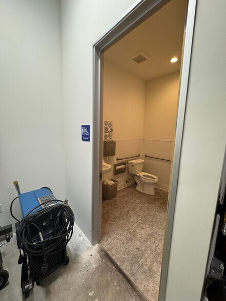 More Photos Of 5142 Clareton Dr, Agoura Hills Distribution For Lease