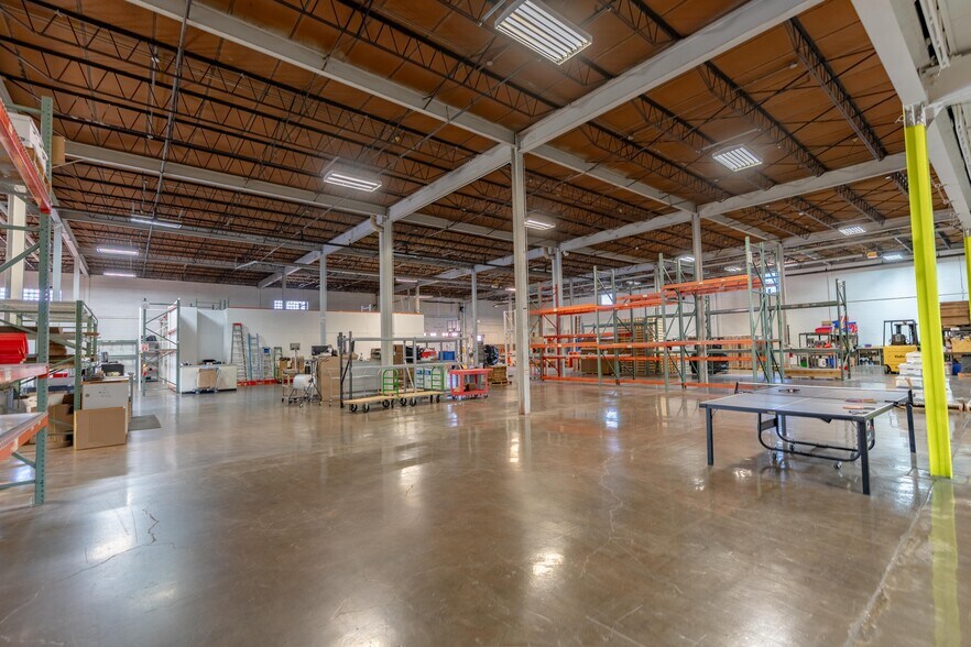 More Photos Of 975 E Tallmadge Ave, Akron Warehouse For Sale