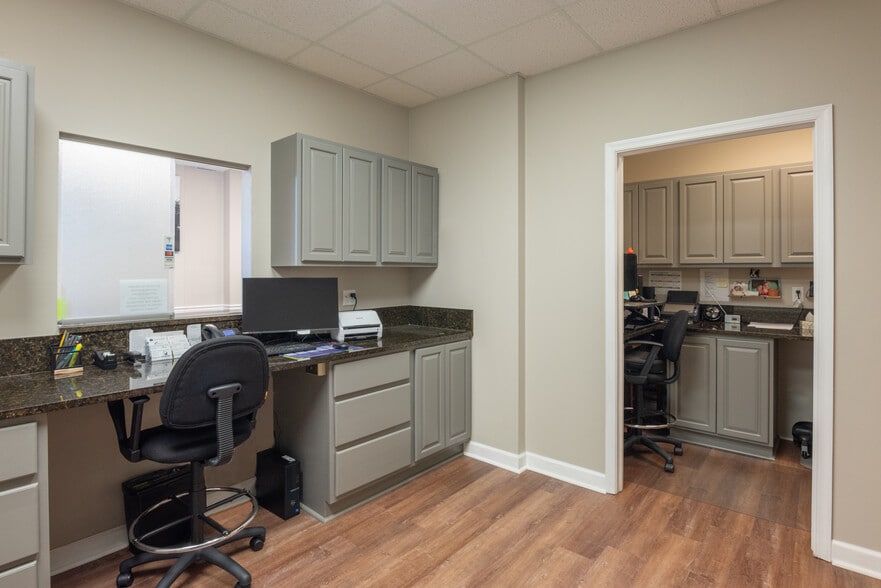 More Photos Of 12959 Palms West Dr, Loxahatchee Medical For Sale