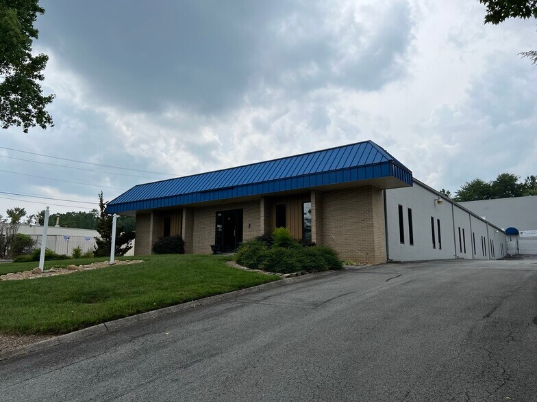 More Photos Of 1725 Louisville Dr, Knoxville Office For Lease
