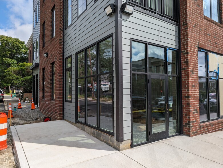 More Photos Of 1421 Bainbridge St, Richmond Apartments For Sale
