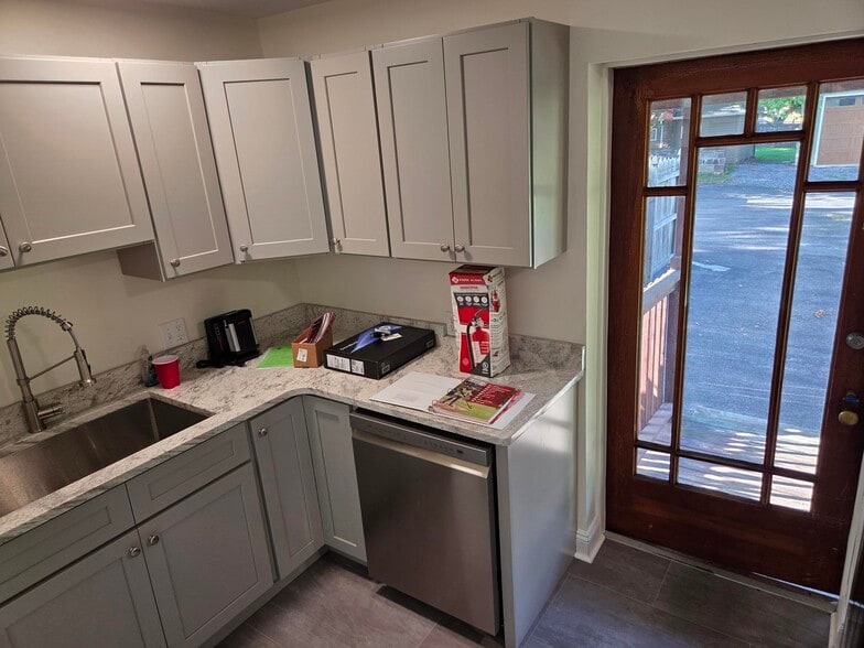 More Photos Of 410 E Main St, Hummelstown General Retail For Lease