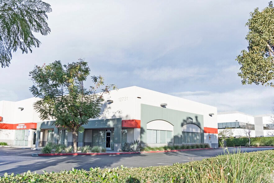 More Photos Of 12711 Ramona Blvd, Baldwin Park Warehouse For Lease