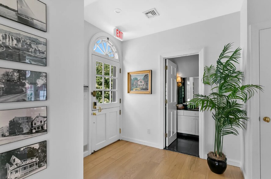 More Photos Of 656 Harbor Rd, Southport Office For Lease