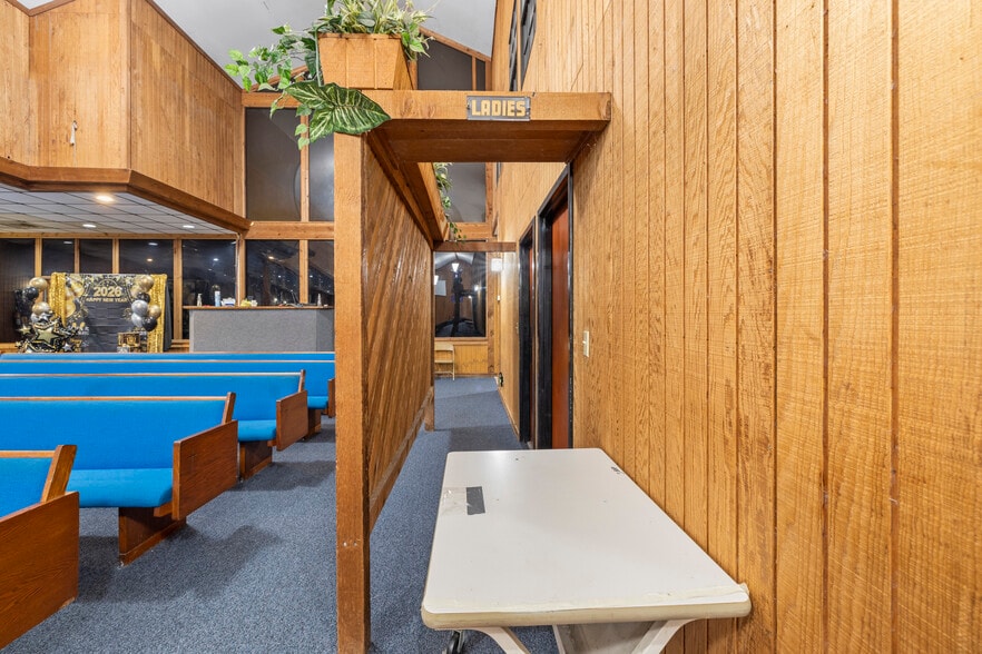 More Photos Of 10511 Main St, Thonotosassa Religious Facility For Sale