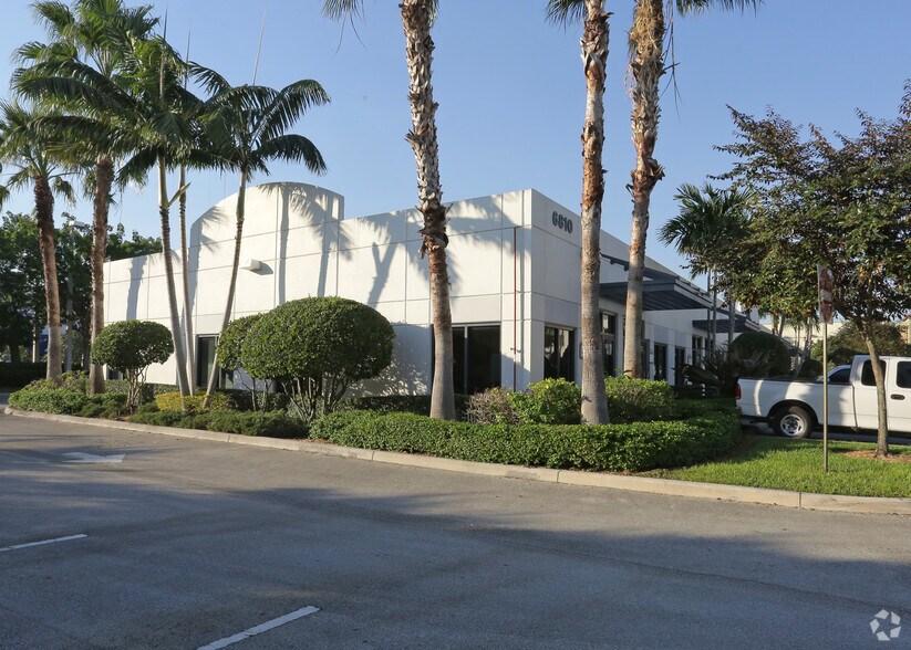 More Photos Of 6810 Lyons Technology Cir, Coconut Creek Office For Lease