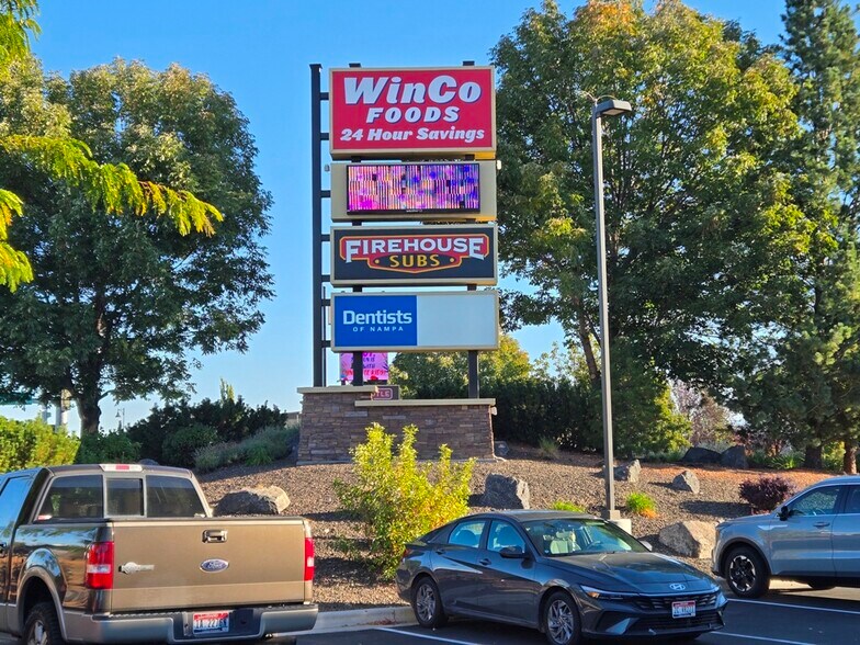 More Photos Of 1255 N Happy Valley Rd, Nampa Restaurant For Sale