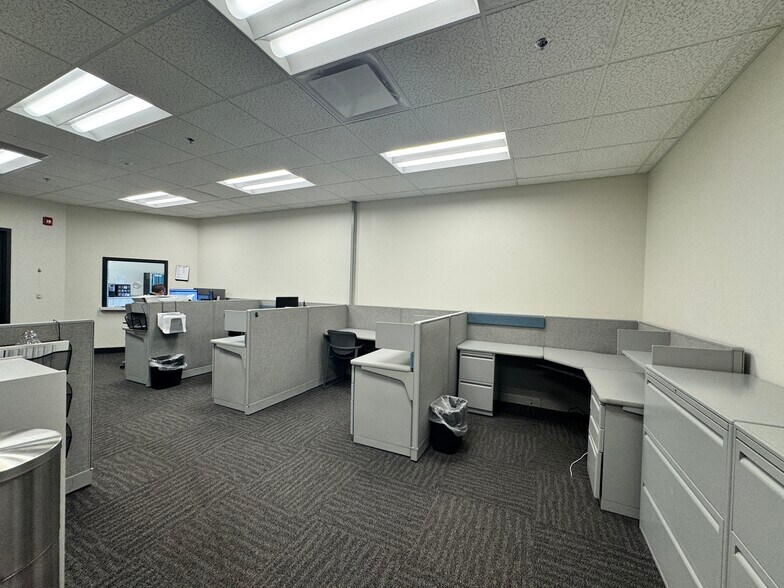 More Photos Of 4021 Tampa Rd, Oldsmar Showroom For Sale