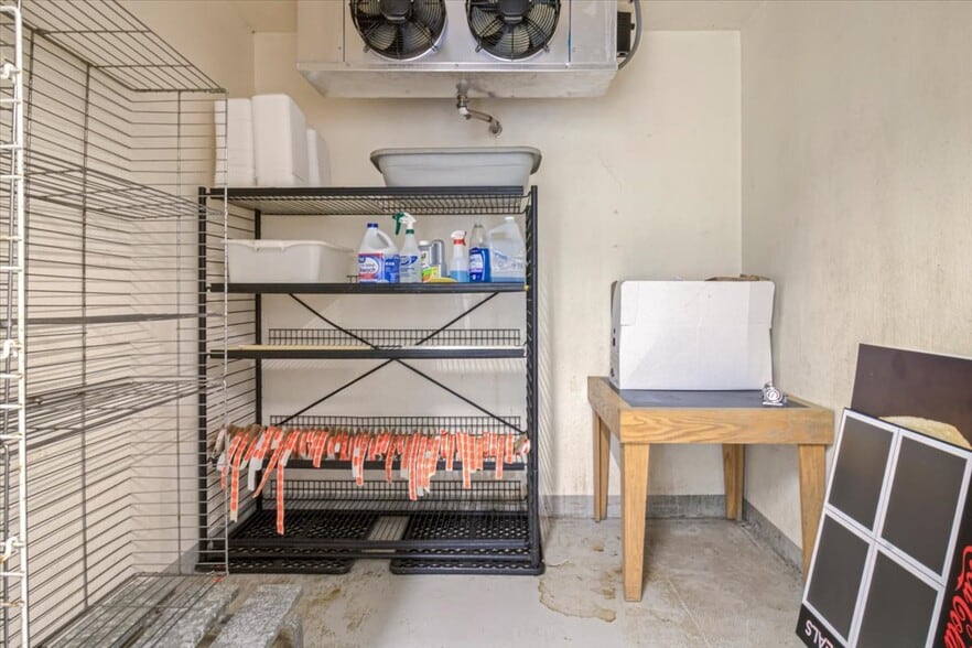 More Photos Of 406 N Main St, Lynn Restaurant For Lease