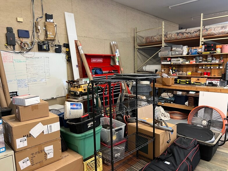 More Photos Of 14 Palmetto Business Park Rd, Hilton Head Island Showroom For Sale