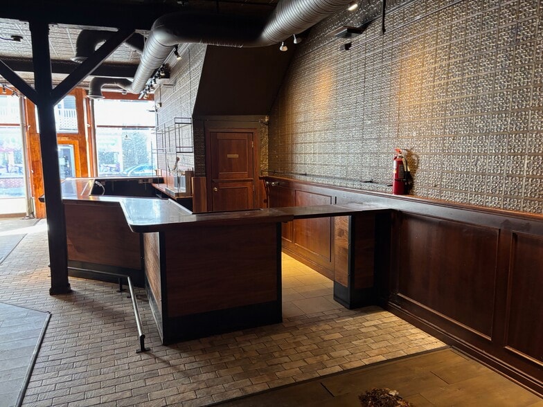 More Photos Of 78 Franklin St, Norwich Storefront Retail Office For Lease