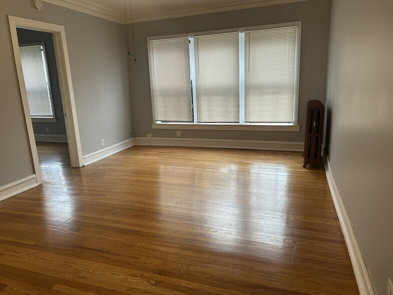 More Photos Of 6841 S Dante Ave, Chicago Apartments For Sale