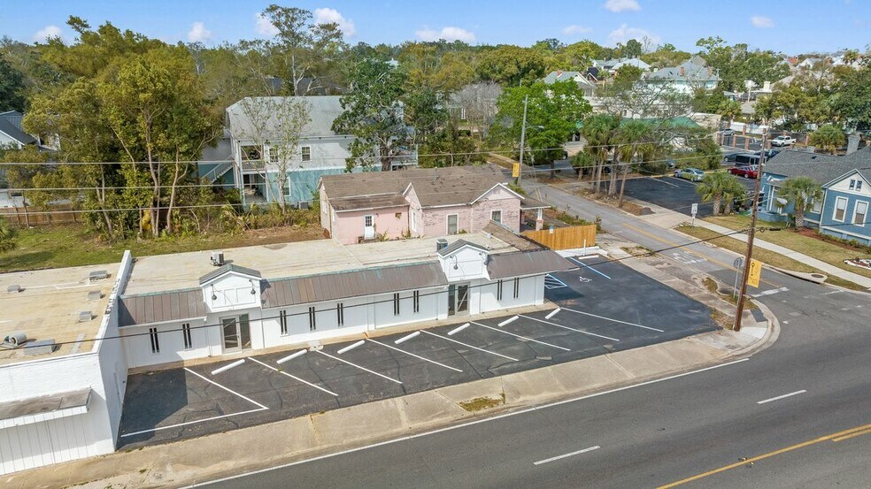 More Photos Of 400 W Cervantes St, Pensacola Flex For Lease