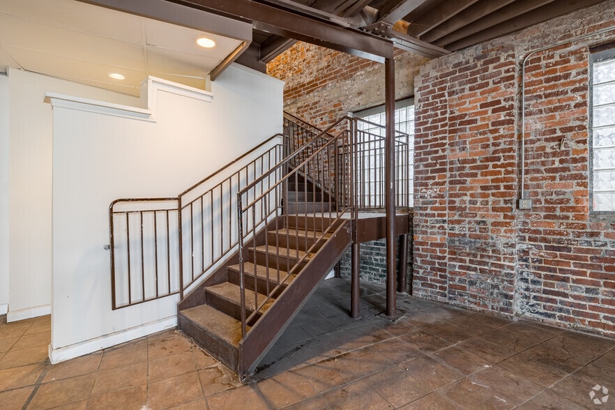More Photos Of 290 Simpson St, Atlanta Flex For Lease