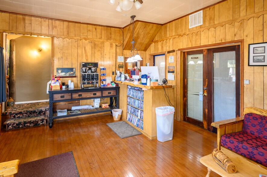 More Photos Of 109455 Highway 97 N, Chemult Hotel For Sale