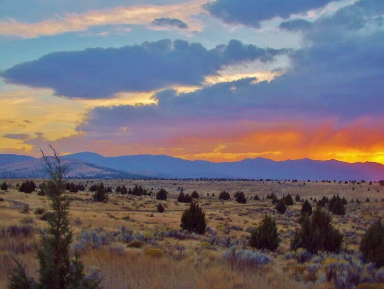 More Photos Of 0 4th, John Day Land For Sale