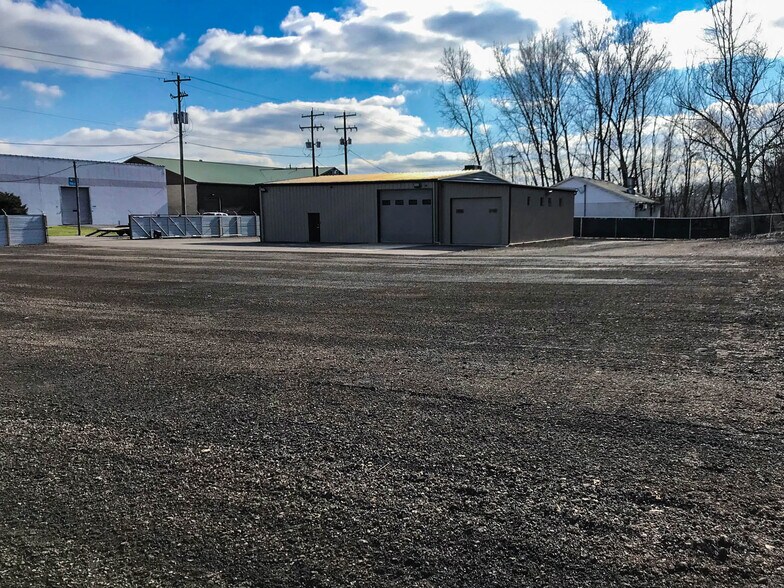 More Photos Of 1245 Memory Ln, Columbus Warehouse For Lease