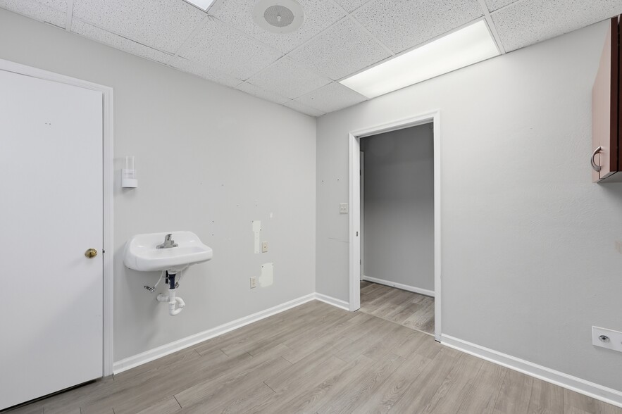 More Photos Of 2303 Pruden Blvd, Suffolk Healthcare For Sale