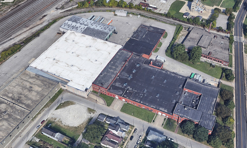 Primary Photo Of 1661 W Hill St, Louisville Manufacturing For Lease