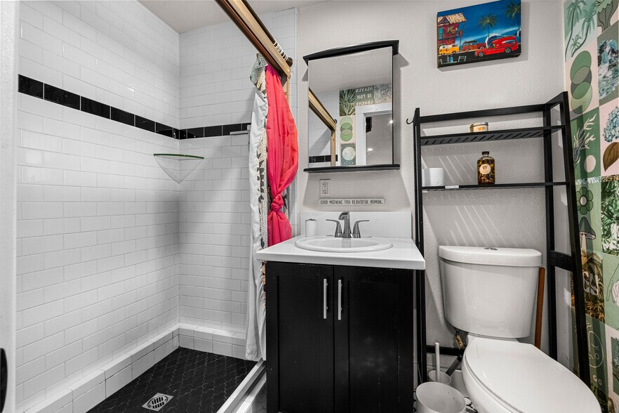 More Photos Of 320 Taylor Rd, Newcastle Specialty For Sale