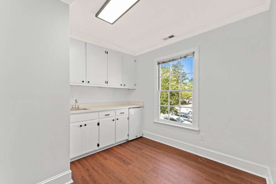 More Photos Of 4920-4928 Windy Hill Dr, Raleigh Coworking Space