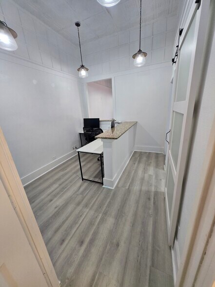 More Photos Of 202 E Weaver Ave, Alvarado Medical For Sale