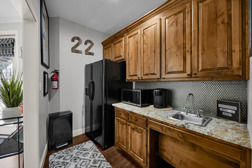 More Photos Of 550 N Walnut Creek Dr, Mansfield Office Residential For Sale