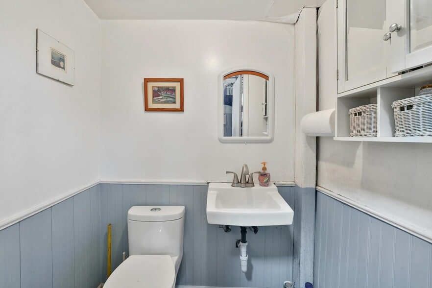 More Photos Of 50-52 Main st, Nyack Flex For Sale