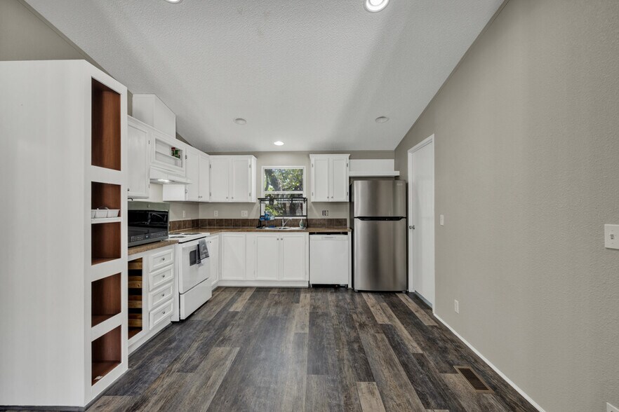 More Photos Of 200 Peggs Pl, Canyon Lake Specialty For Sale